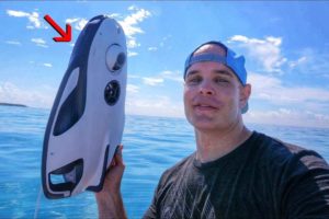 This Under Water Drone Conquers the Ocean... in 4K!