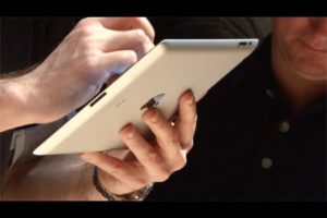 New iPad 3 vs Old iPad 2 - Retina Display, Processor, Camera