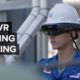 Why Microsoft Uses Virtual Reality Headsets To Train Workers