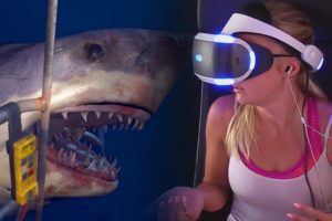 GIRLFRIEND PLAYS SHARK ATTACK ON PLAYSTATION VR