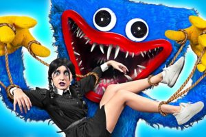 WEDNESDAY ADDAMS vs HUGGY WUGGY! Extreme Gadgets to Make HUGGY WUGGY ALIVE by La La Life Emoji