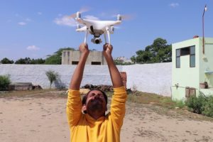 ड्रोन केसे उड़ाते हैं और ये कितना वजन उठा सकता है - Dji Drone Weight Lifting Test